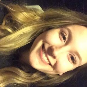 Meet your Posher, Cierra